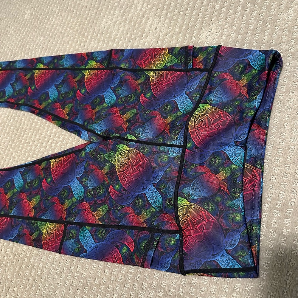 BRAND NEW NEVER WORN size small sea turtles, Constantly Varied Gear
